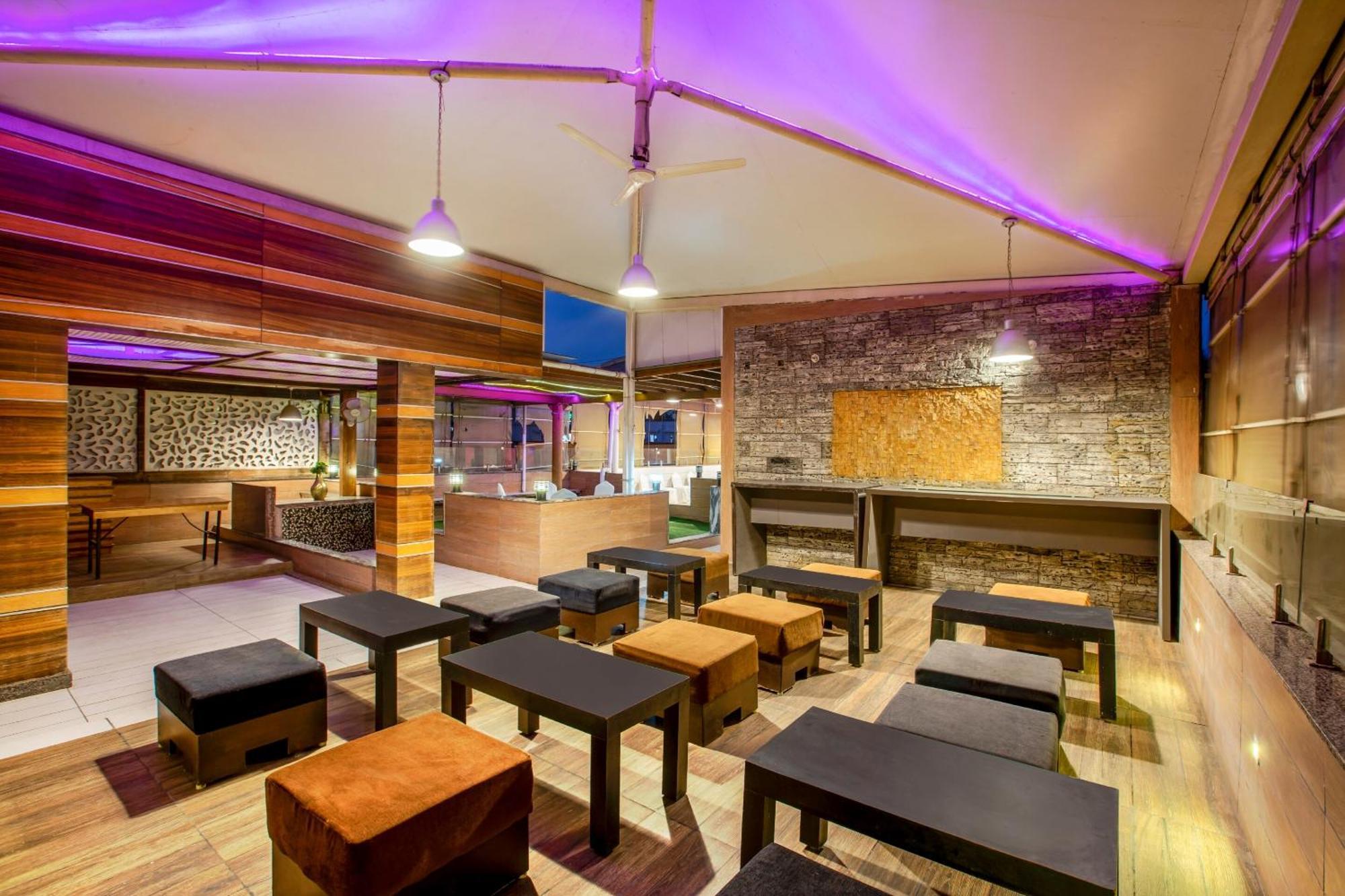 Super Townhouse Oak Jvh Hotel Bangalore Eksteriør billede